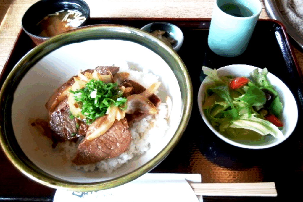 ステーキ丼　2 ,500円(税込)