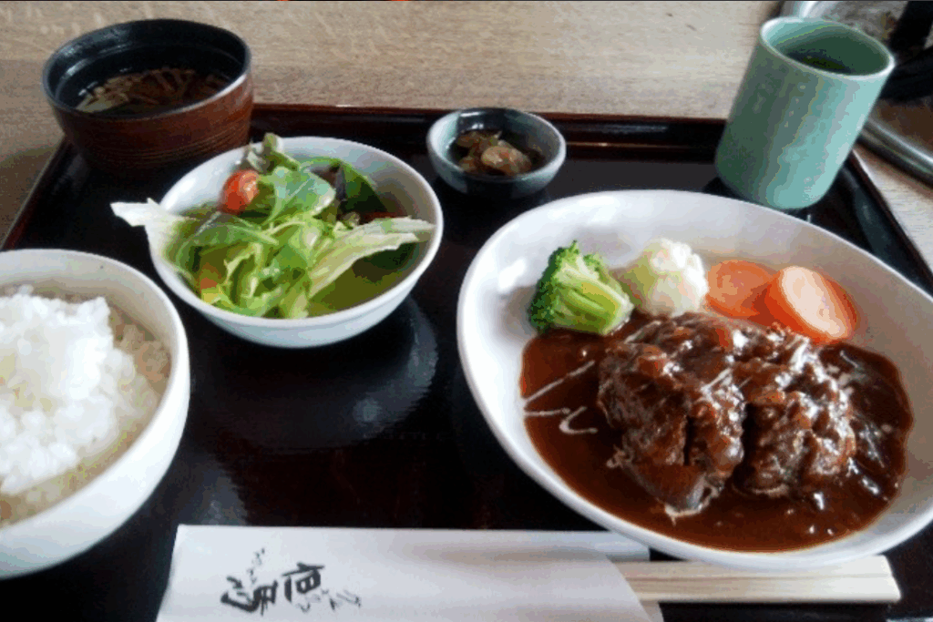 ハンバーグ定食　1 ,500円(税込)