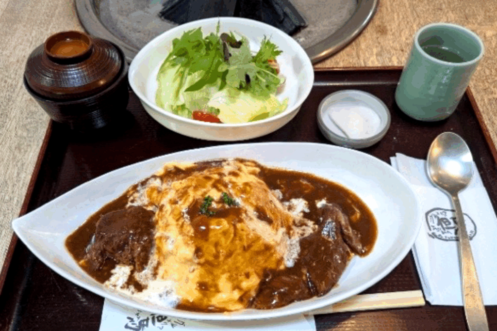 ビーフシチューオムライス定食　1,800円(税込)